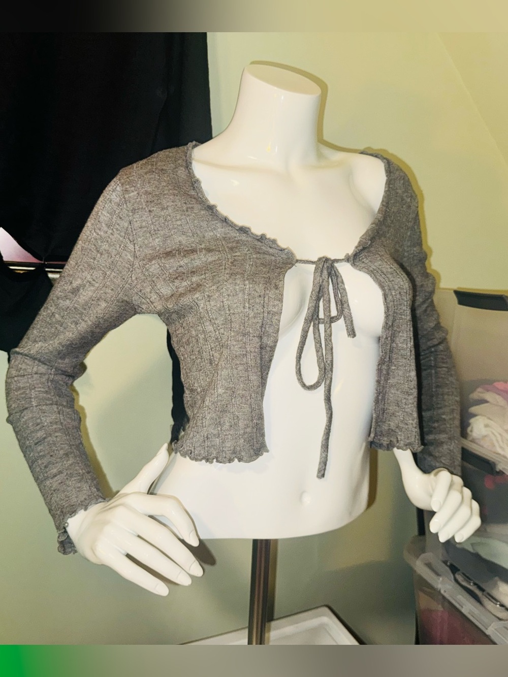 👑 Size Xsmall gaze Light Gray Ribbed Tie-Front Crop Top - Picture 7 of 10
